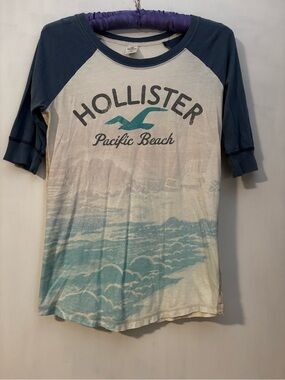 Hollister Girl’s Pacific Beach Raglan Tee in Navy and Cream